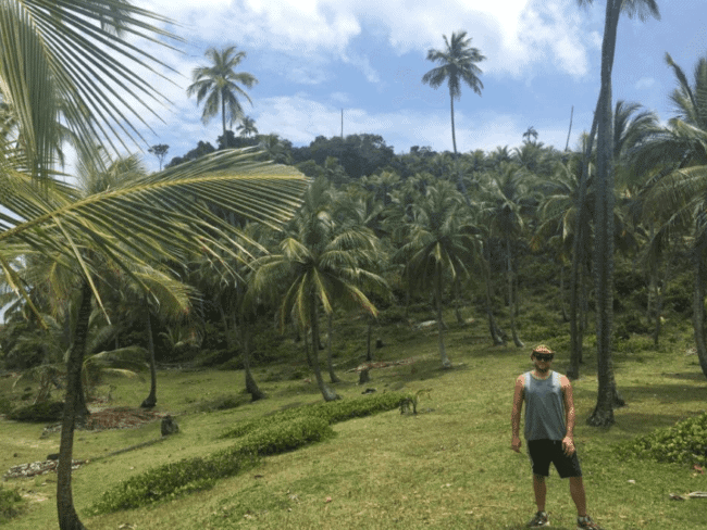 Hiking to Prainha beach